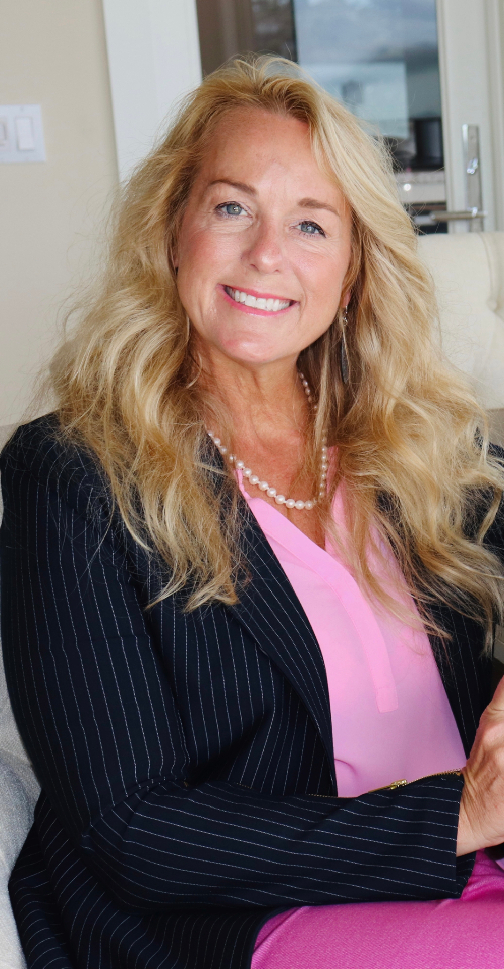 Portrait of Kelly Willenborg, founding host of Parkinson's Curious